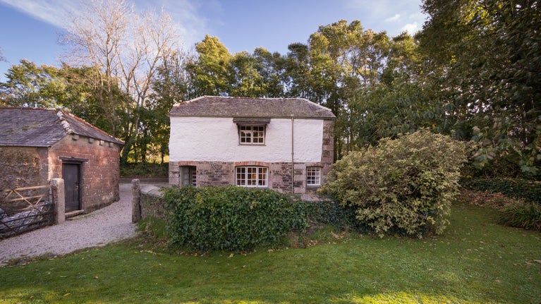Glebe Cottage and its lawned garden, Cornwall